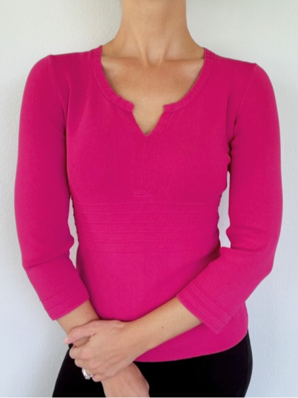 Cable & Gauge bright pink stretch knit notch neckline 3/4 sleeve sweater medium